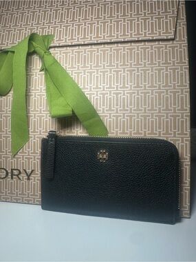 Tory Burch Black Blake Zip Card Case NWT